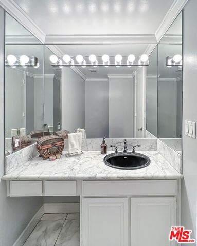 320 N Maple Drive 303, Beverly Hills, CA 90210