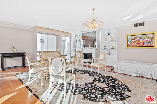 320 N Maple Drive 303, Beverly Hills, CA 90210