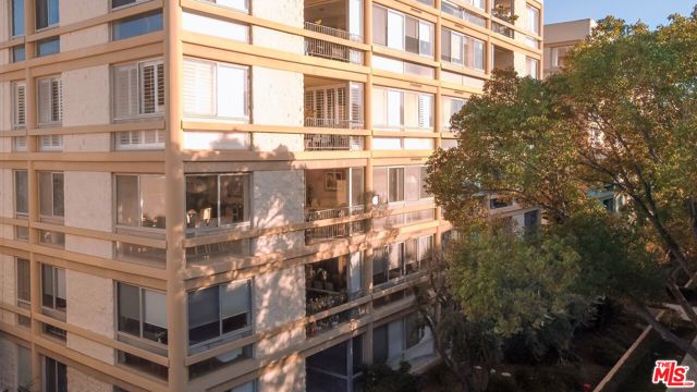 320 N Maple Drive 303, Beverly Hills, CA 90210