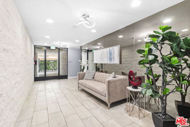 320 N Maple Drive 303, Beverly Hills, CA 90210