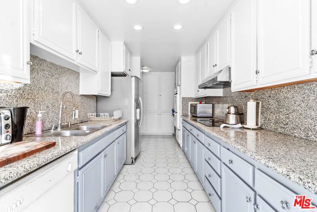 320 N Maple Drive 303, Beverly Hills, CA 90210