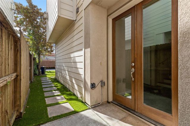 5409 Petty Street C, Houston, TX 77007