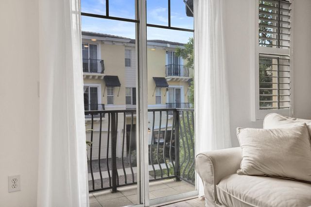 642 NW 38th Circle, Boca Raton, FL 33431