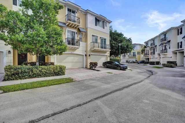 642 NW 38th Circle, Boca Raton, FL 33431