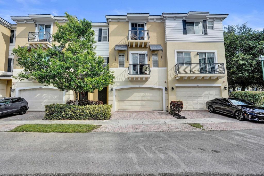 642 NW 38th Circle, Boca Raton, FL 33431