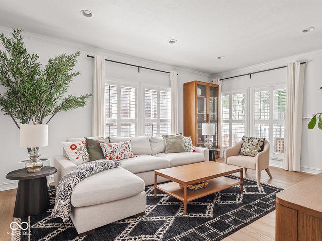 608 E 9th Street, Indianapolis, IN 46202