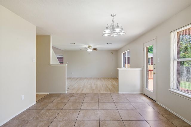 3816 Top Rock LN, Round Rock, TX 78681