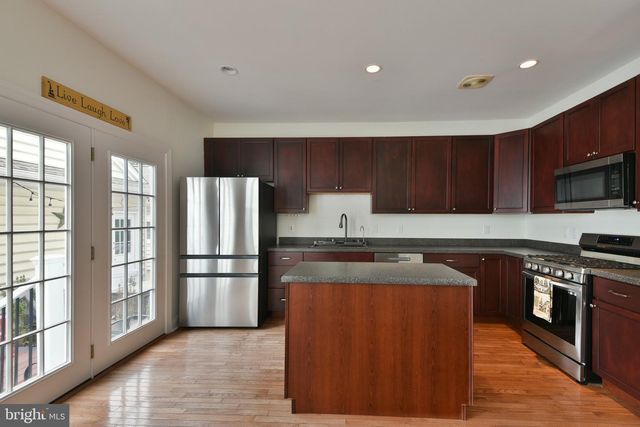65 WOODBRIDGE DR, Doylestown, PA 18901