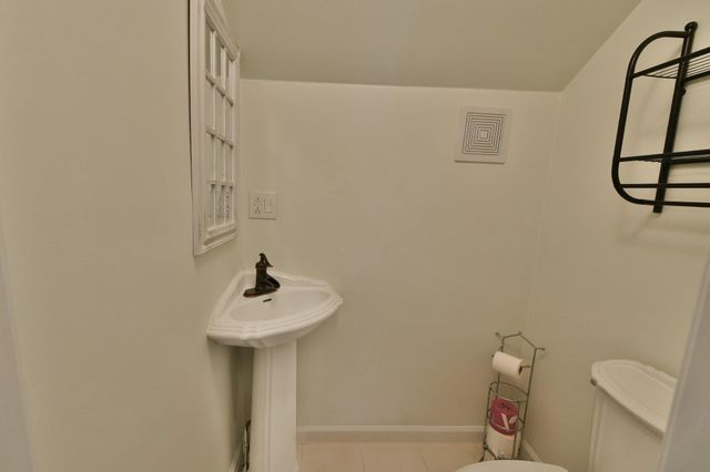 65 WOODBRIDGE DR, Doylestown, PA 18901