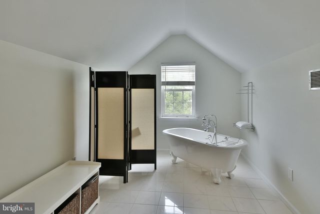 65 WOODBRIDGE DR, Doylestown, PA 18901