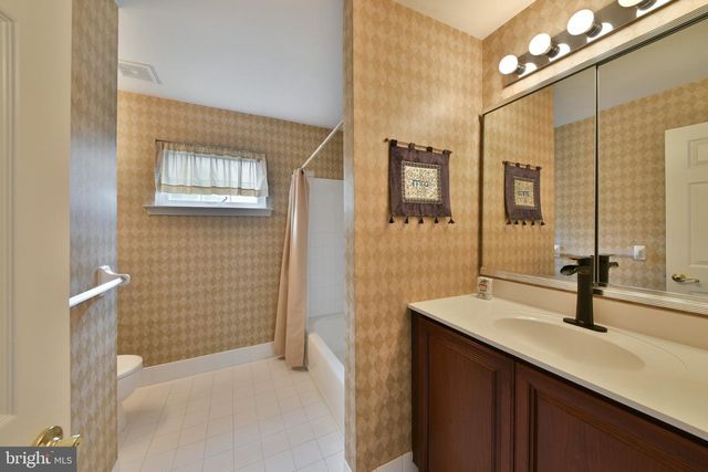 65 WOODBRIDGE DR, Doylestown, PA 18901
