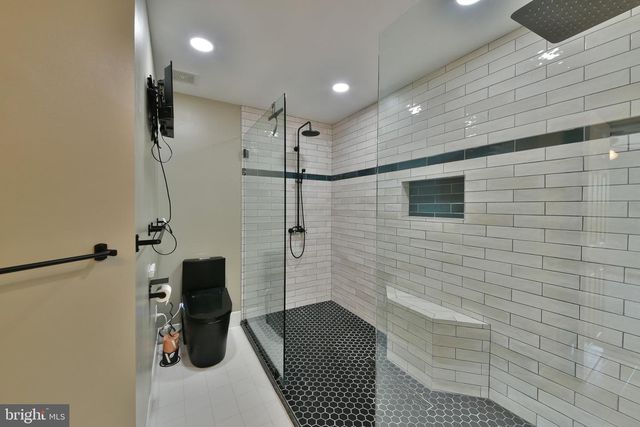 65 WOODBRIDGE DR, Doylestown, PA 18901