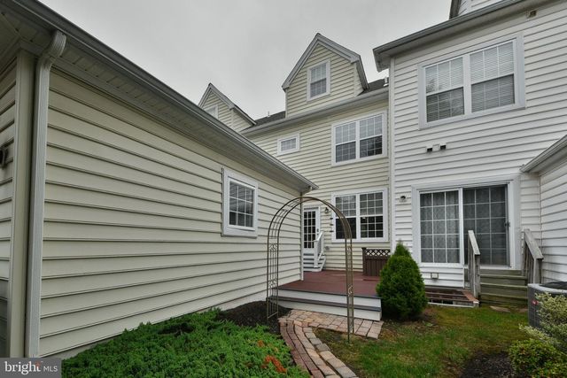 65 WOODBRIDGE DR, Doylestown, PA 18901