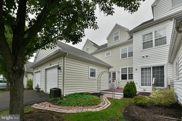 65 WOODBRIDGE DR, Doylestown, PA 18901