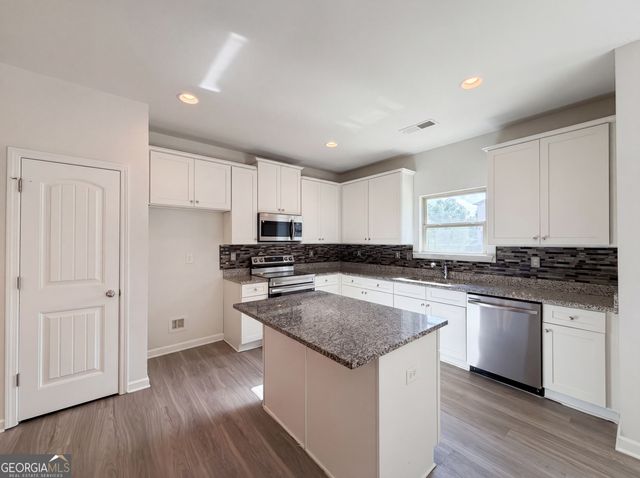 4075 Mcclendon Way, Rex, GA 30273