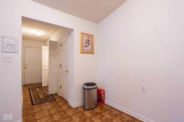 10924 St Petersburg Way, Indianapolis, IN 46229