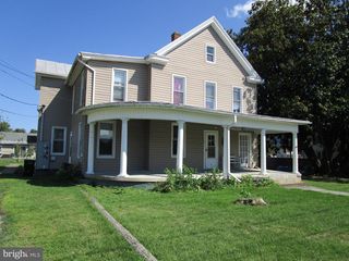 136 N FUNK ST, Strasburg, VA 22657