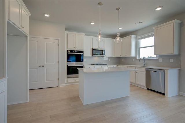 174 Crabbswood Drive, Mcdonough, GA 30253