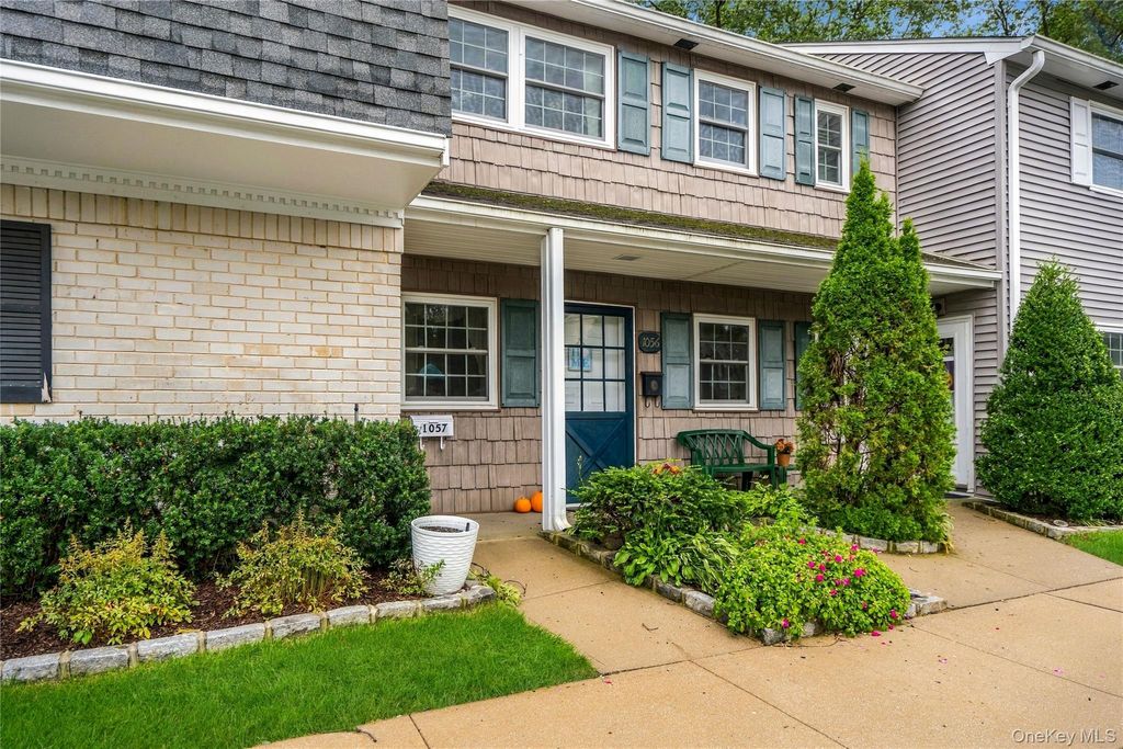 1056 Village Drive 1056, Hauppauge, NY 11788 — photo 2
