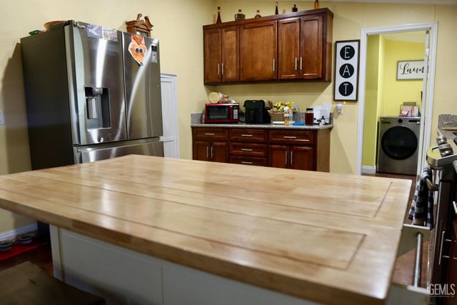 2042 Girard Street 126, Delano, CA 93215