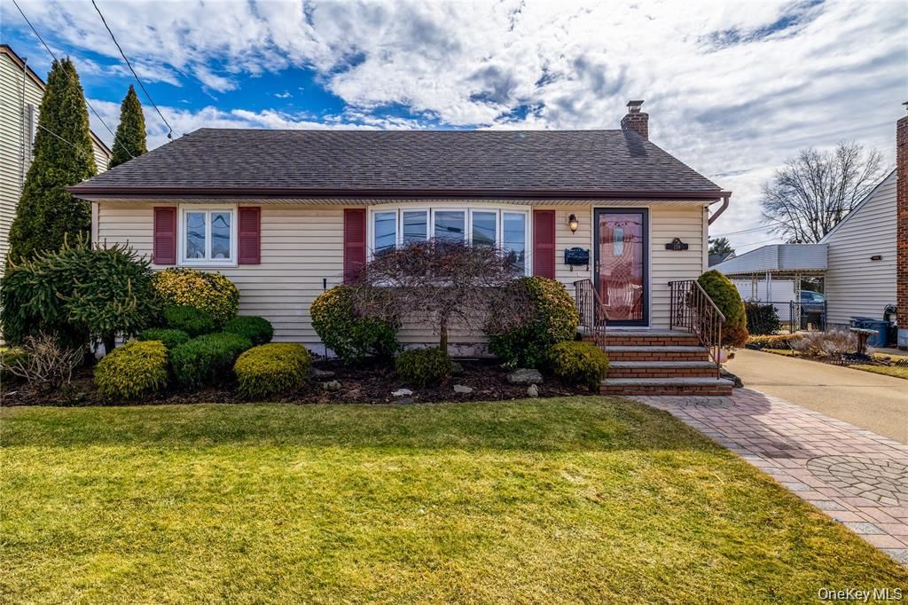 159 Nevada Street, Hicksville, NY 11801