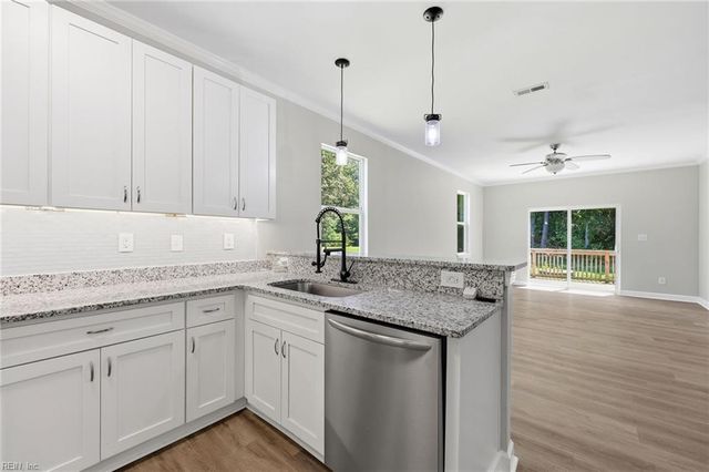 1612 Nansemond PW, Suffolk, VA 23434