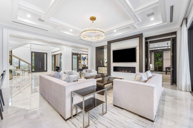 215 W Coconut Palm Road, Boca Raton, FL 33432