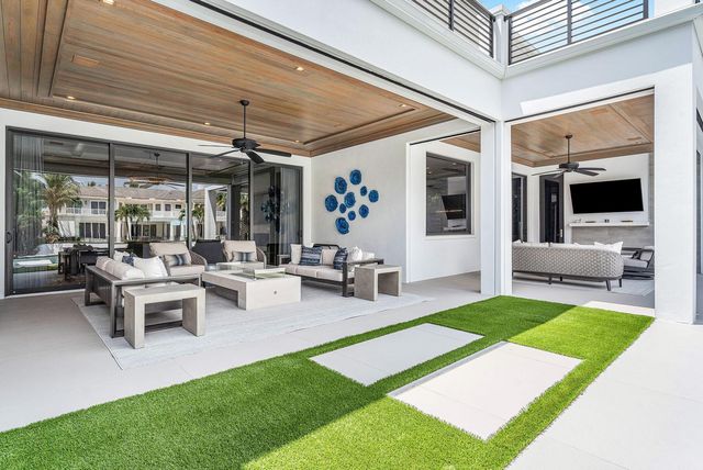 215 W Coconut Palm Road, Boca Raton, FL 33432