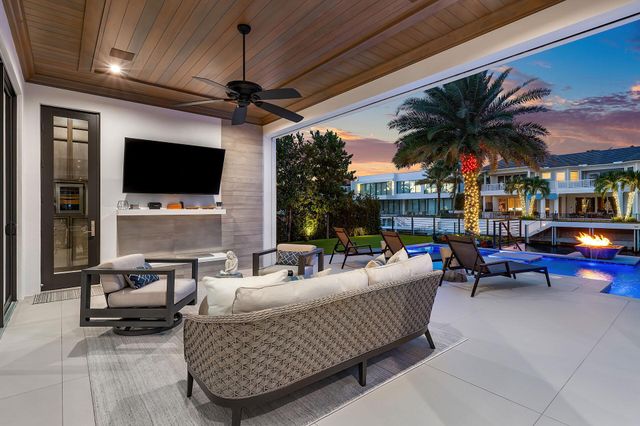 215 W Coconut Palm Road, Boca Raton, FL 33432