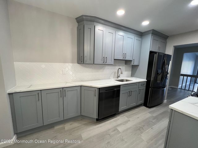 232 Longwood Drive 23-2, Manalapan, NJ 07726