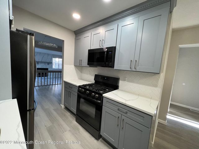 232 Longwood Drive 23-2, Manalapan, NJ 07726