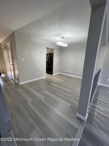 232 Longwood Drive 23-2, Manalapan, NJ 07726