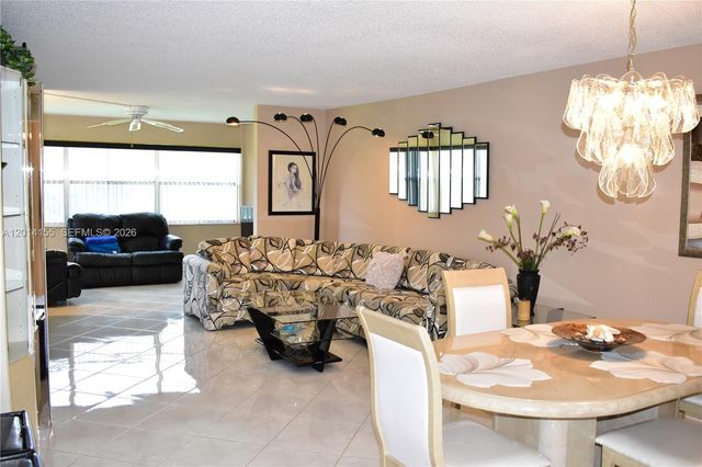 9541 Sunrise Lakes Blvd 204, Sunrise, FL 33322