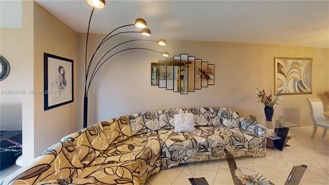 9541 Sunrise Lakes Blvd 204, Sunrise, FL 33322