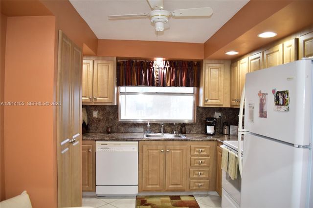 9541 Sunrise Lakes Blvd 204, Sunrise, FL 33322