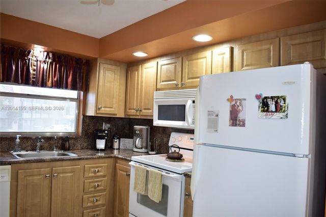 9541 Sunrise Lakes Blvd 204, Sunrise, FL 33322