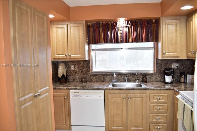 9541 Sunrise Lakes Blvd 204, Sunrise, FL 33322