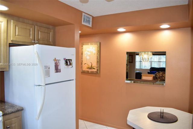 9541 Sunrise Lakes Blvd 204, Sunrise, FL 33322