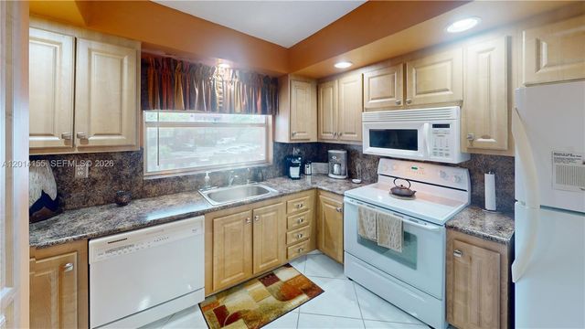 9541 Sunrise Lakes Blvd 204, Sunrise, FL 33322