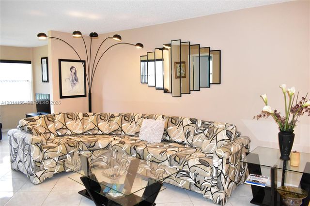 9541 Sunrise Lakes Blvd 204, Sunrise, FL 33322