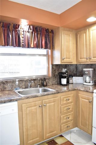 9541 Sunrise Lakes Blvd 204, Sunrise, FL 33322