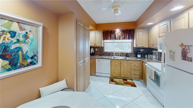 9541 Sunrise Lakes Blvd 204, Sunrise, FL 33322