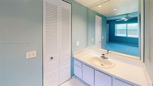 9541 Sunrise Lakes Blvd 204, Sunrise, FL 33322