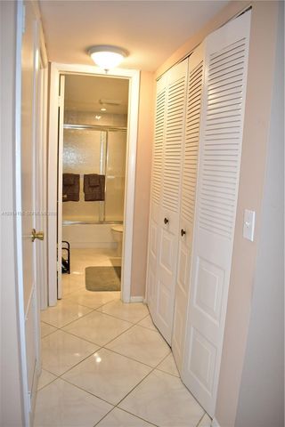 9541 Sunrise Lakes Blvd 204, Sunrise, FL 33322
