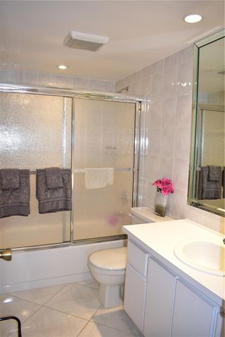 9541 Sunrise Lakes Blvd 204, Sunrise, FL 33322