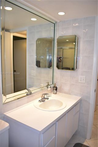 9541 Sunrise Lakes Blvd 204, Sunrise, FL 33322