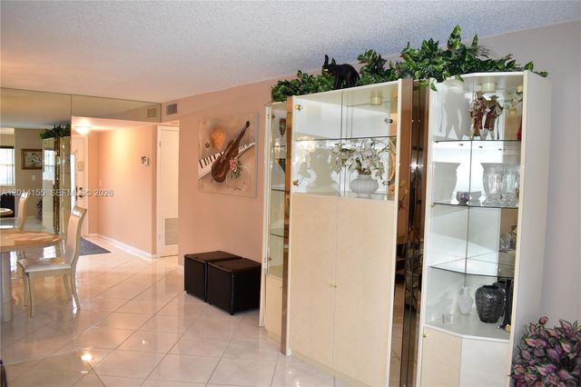 9541 Sunrise Lakes Blvd 204, Sunrise, FL 33322