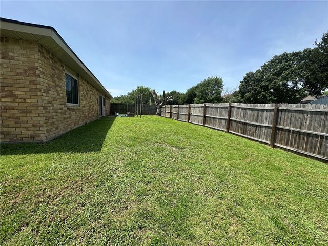 617 Faye Street, Desoto, TX 75115