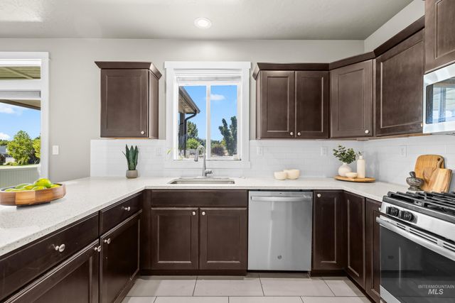 9644 W Goldenpond Ct, Boise, ID 83709