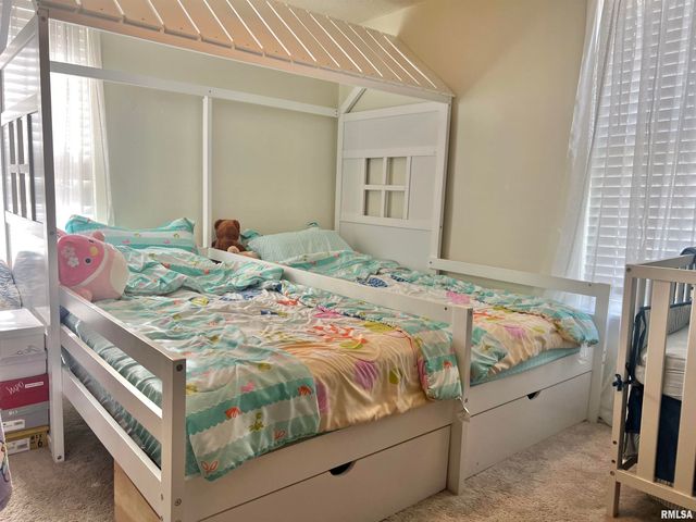 2307 FARNAM Street, Davenport, IA 52803